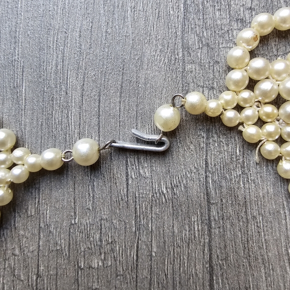 Faux Pearl Necklace - Picture 4 of 5